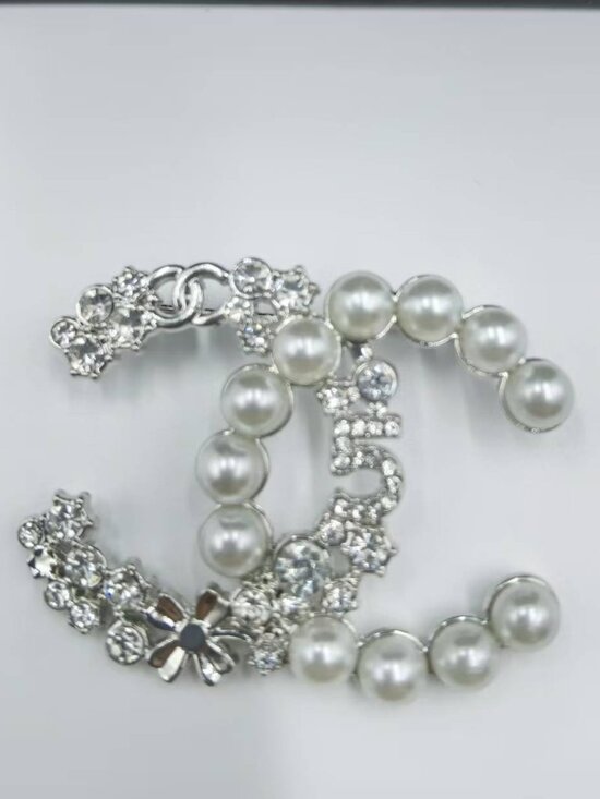 ✨✨Chanel Brooch - Picture 4 of 4
